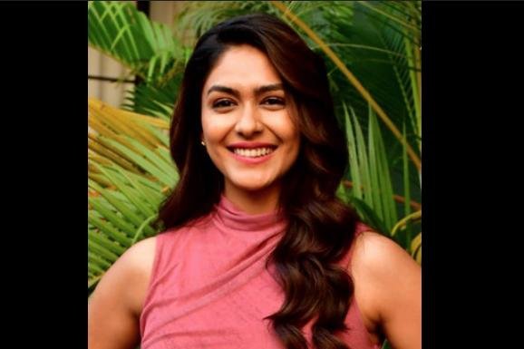 స్టార్ గా ఎదగడం మామూలు విషయం కాదు : నటి మృణాళ్ ఠాకూర్